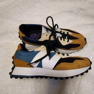 New Balance 327